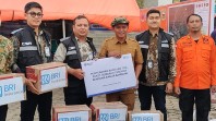 BRI Insurance Salurkan Sembako untuk Korban Galodo Arosuka, Bupati Solok: Segera Kami Distribusikan!