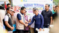 Pascabanjir, Wako Solok Salurkan 60,75 Ton Pakan Ternak untuk 37 Warga Tanah Garam