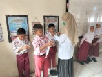 Peduli Kesehatan Siswa, Yayasan Malacca Darma Mitra SPPG Sungai Alam Bagikan Masker