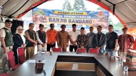 Bupati Solok Terima Bantuan Sembako dari Yayasan Cahaya Akhir Hayat untuk Korban Galodo