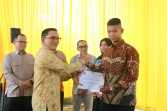 Ketua DPRD Kota Solok Apresiasi Paskibraka 2026, Serahkan Sertifikat Penghargaan