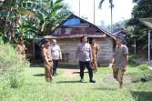Polres Kuantan Singingi Tinjau Lokasi Pembangunan Rumah Layak Huni Warga dalam Rangka HUT Bhayangkara