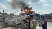 Polsek Singingi Tindak Tegas Aktivitas PETI di Desa Kebun Lado, Lima Unit Rakit Dimusnahkan