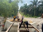 Progres Pembangunan Jembatan Merah Putih Presisi di Desa Sungai Kuning Capai 70 Persen
